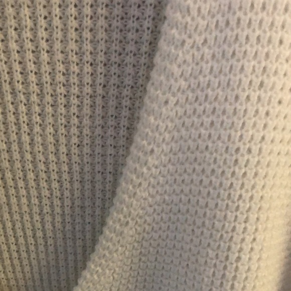 White, light knit v-neck sweater - Picture 2 of 3